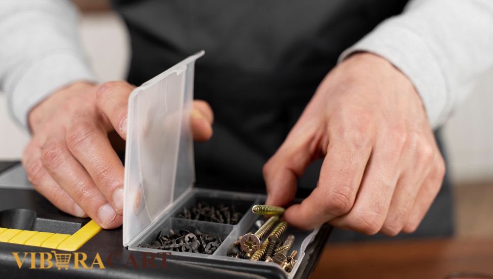 Magnetic Wristband for Screws